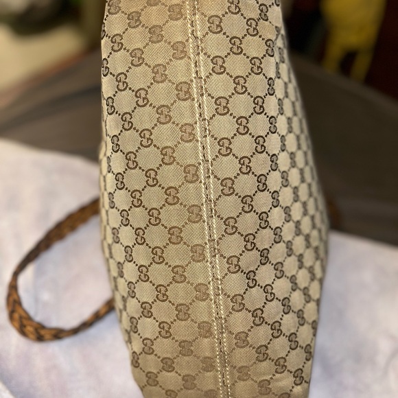 Gorgeous - Picture 2 of 6